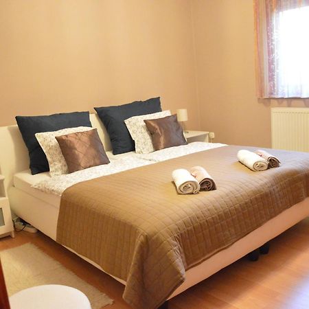 Villa Csilla Elegant House เอียร์ด ภายนอก รูปภาพ