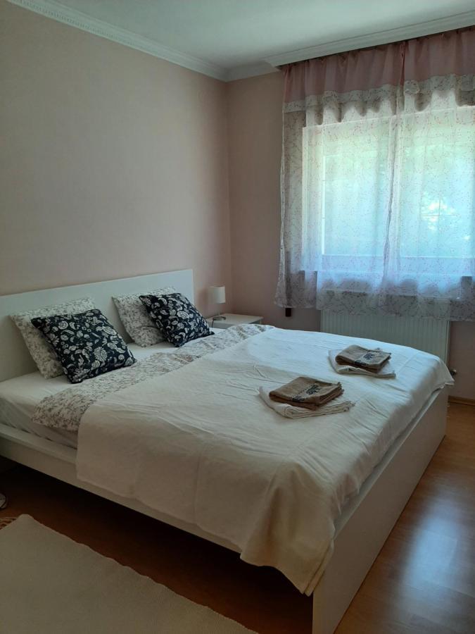 Villa Csilla Elegant House เอียร์ด ภายนอก รูปภาพ