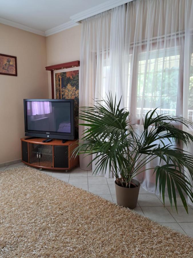 Villa Csilla Elegant House เอียร์ด ภายนอก รูปภาพ