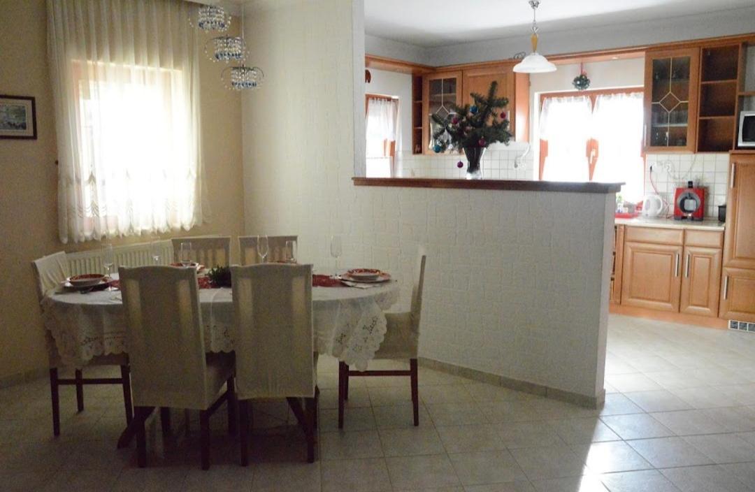 Villa Csilla Elegant House เอียร์ด ภายนอก รูปภาพ