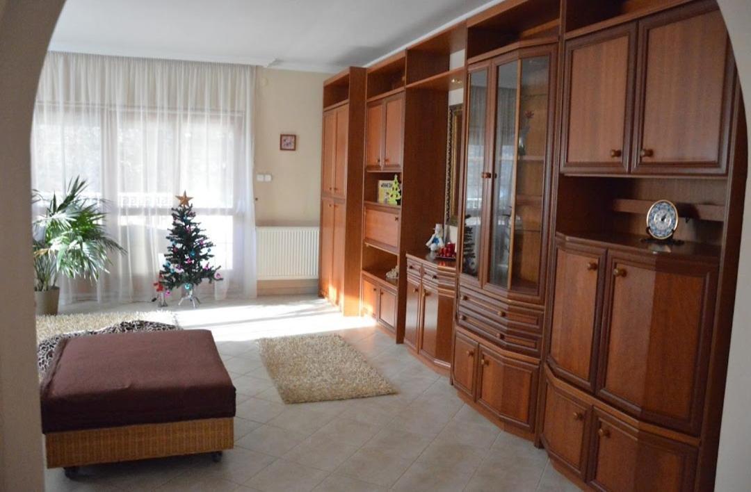Villa Csilla Elegant House เอียร์ด ภายนอก รูปภาพ
